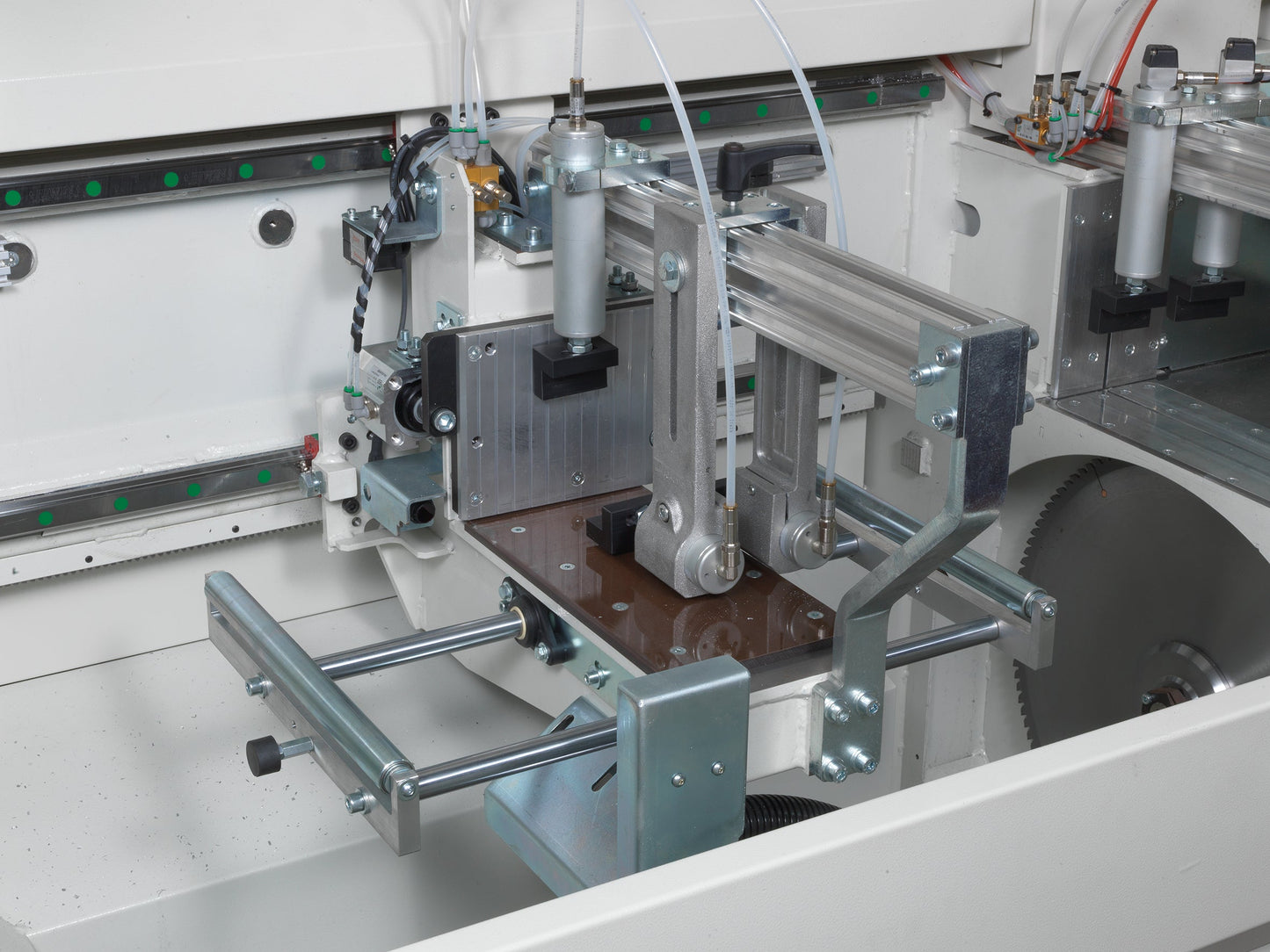 Detailed view of the widia blade and heavy-duty clamps of the Autocut machine, ensuring burr-free and precise aluminum profile cuts.