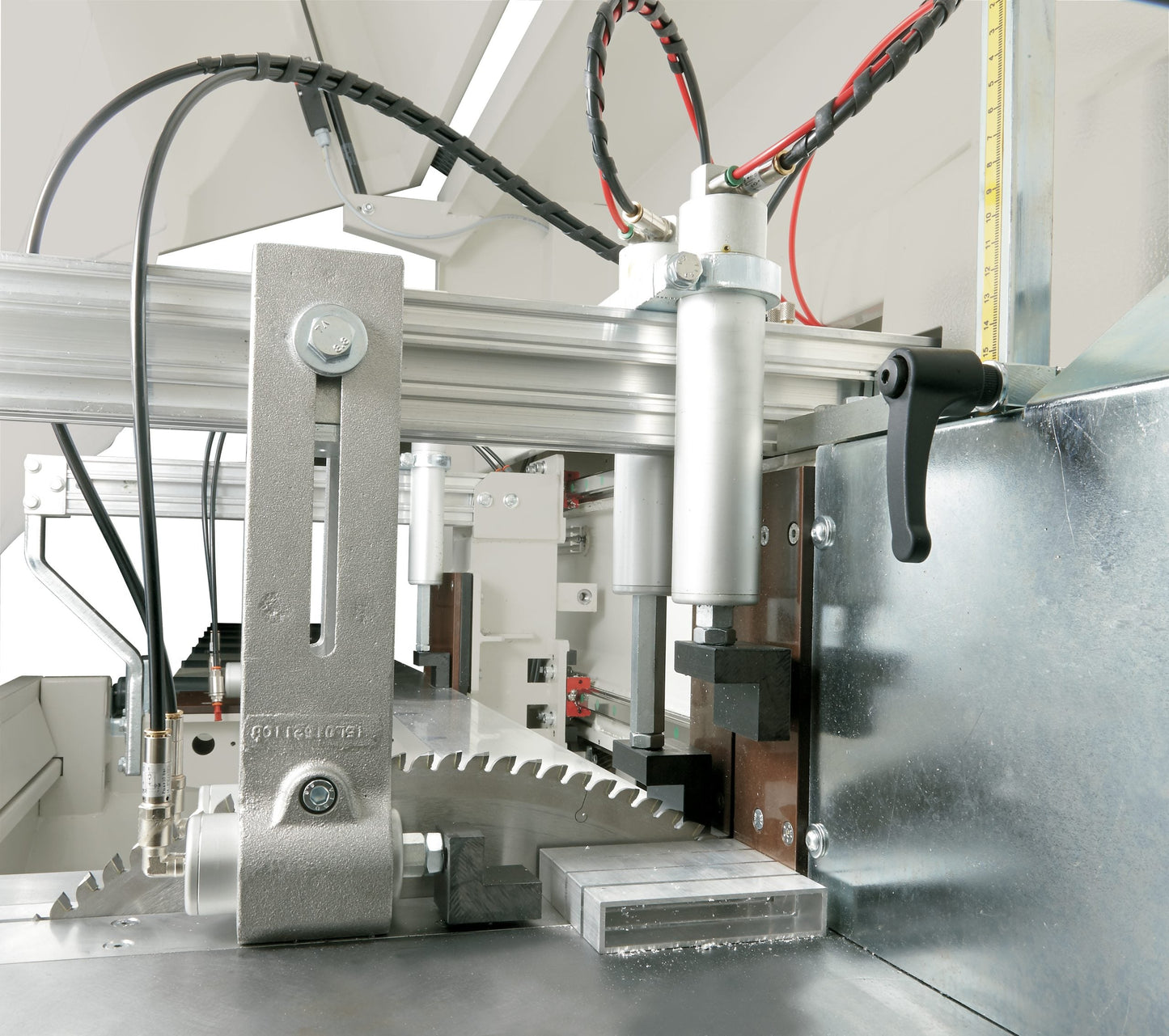 Image highlighting the safety enclosures and control panel of the Autocut machine, designed for operator protection and efficiency.