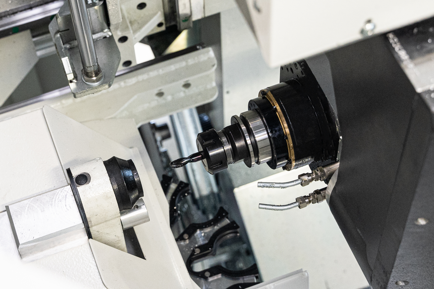 Close-up of the Bolero 5’s tool holder system connected to the electrospindle, highlighting its precision engineering for efficient drilling and machining tasks.