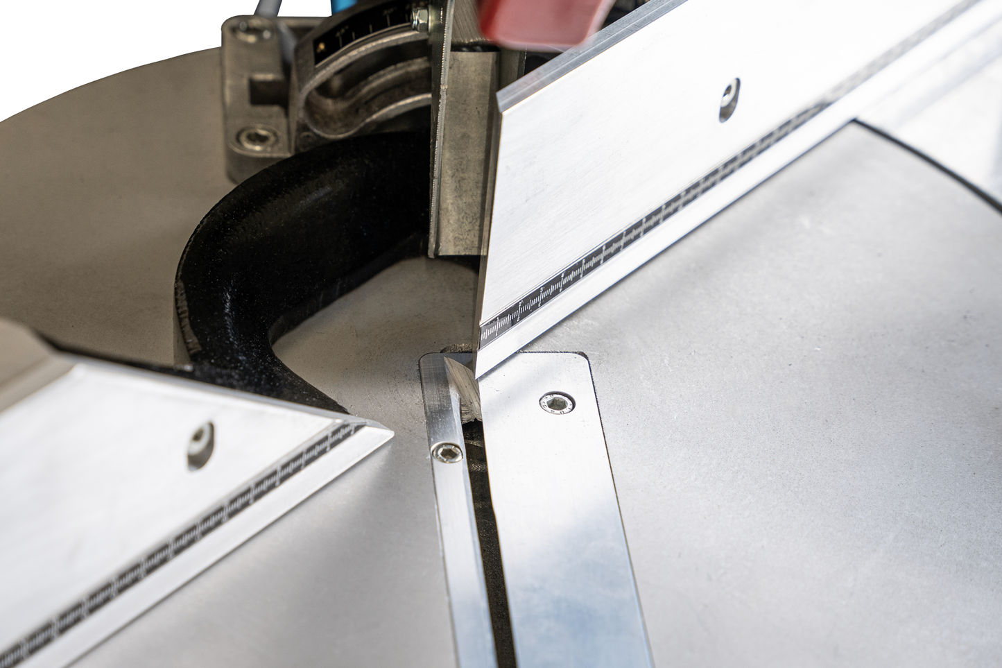 Close-up of the MOST cutting-off machine’s blade making a precision cut on an aluminum profile, highlighting the clean and accurate finish.