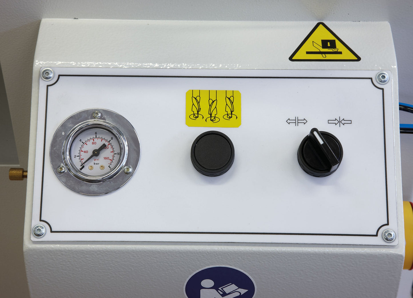 Control panel of the Triplex manual copy router, showcasing the interface for adjusting spindle speed and air pressure for aluminium and PVC profiles